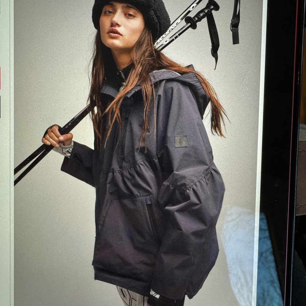NWT Free People Movement Pull Over Winter Coat. Size L.